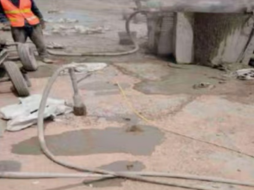 巴马水泥混凝土路面板底注浆技术 路面脱空注浆整治方案
